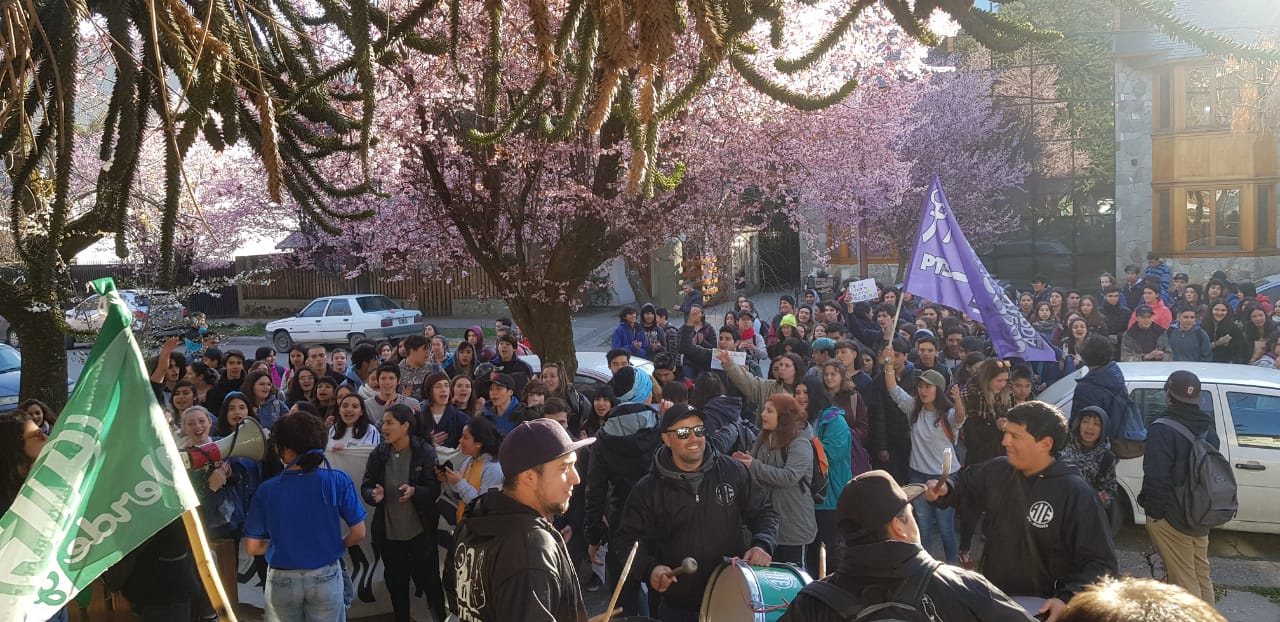 San Martín de los Andes: la movilización popular logró frenar el aumento del boleto