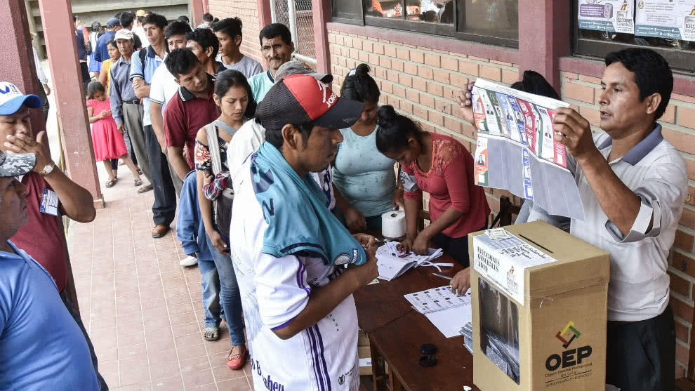 Bolivia: datos oficiales dan el triunfo en primera vuelta a Evo Morales y falta computar sólo el 1,5 %