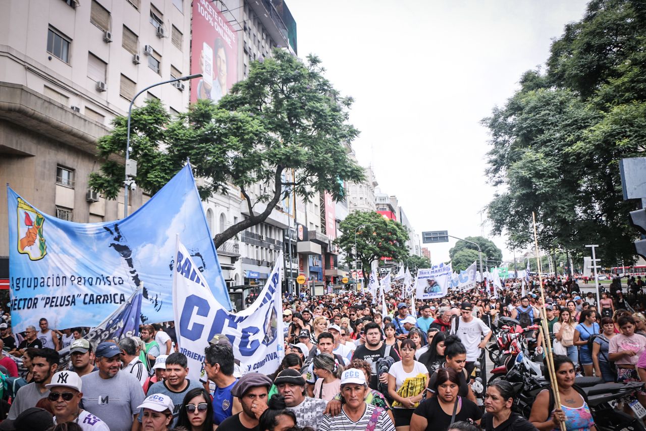 Una masiva marcha respaldó el juicio político contra los jueces de la