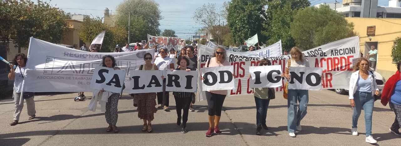 El ciclo lectivo comenzó con paro docente por mejores salarios