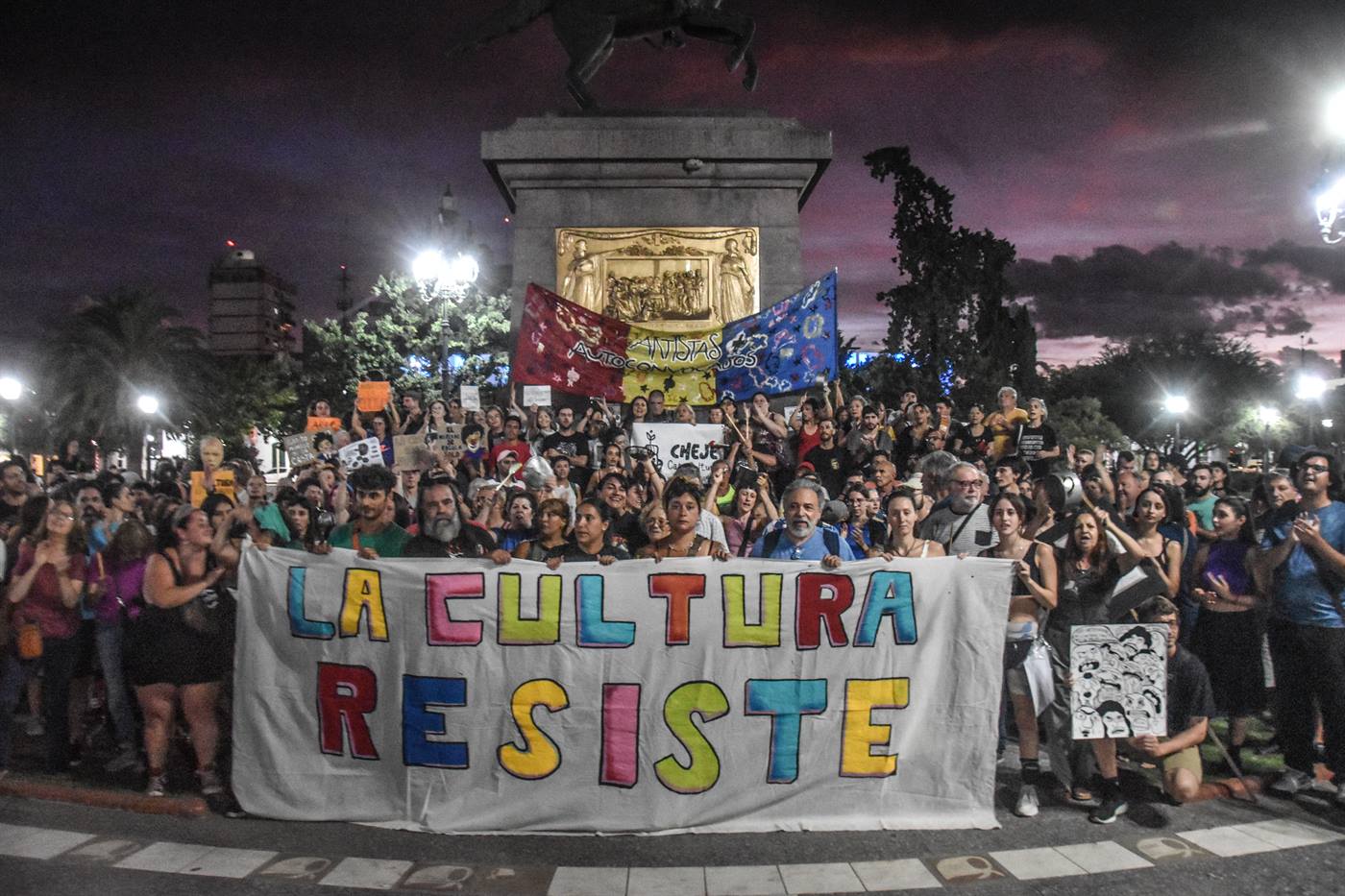 Cacerolazo Cultural En Todo El Pa S Contra Dnu De Milei Y La Ley