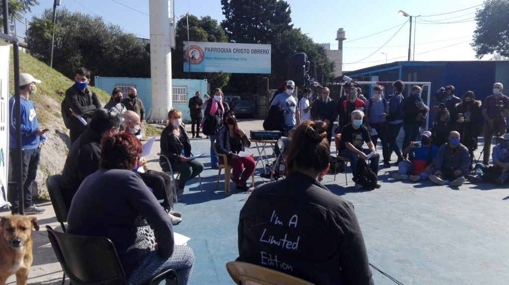 Comité de Crisis del Barrio Mugica durante la conferencia de prensa de ayer al mediodía. FOTO: FM Riachuelo