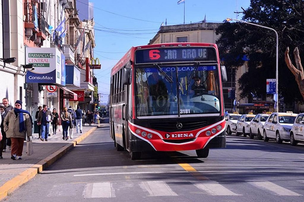Paraná: una de las ciudades que lleva 3 semanas sin colectivos y sin solución a la vista