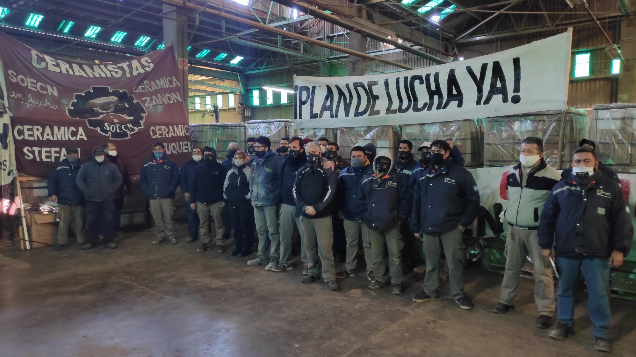Cerámica Neuquén: trabajadores de la recuperada en pie de lucha ante amenaza de remate