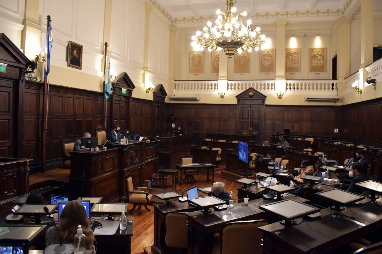 Media sanción a proyecto para sancionar a familias sin techo que tomen tierras