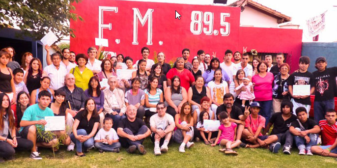 Parte del equipo de FM Reconquista, 33 años al aire en el 89.5 mhz