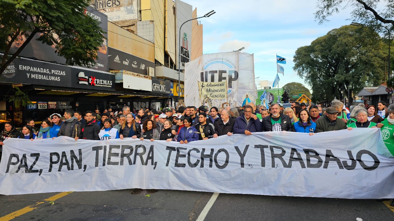La CGT, las CTA y los movimientos sociales se vuelven a mostrar en unidad y protagonizan otra masiva marcha contra el Gobierno
