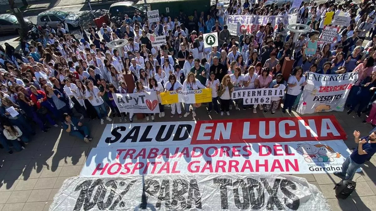 Los profesionales del Garrahan acusaron de "mentiroso" al Gobierno y convocaron a una marcha para este jueves